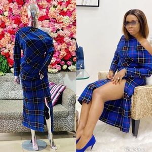 Zara knee length skirt with slits xs